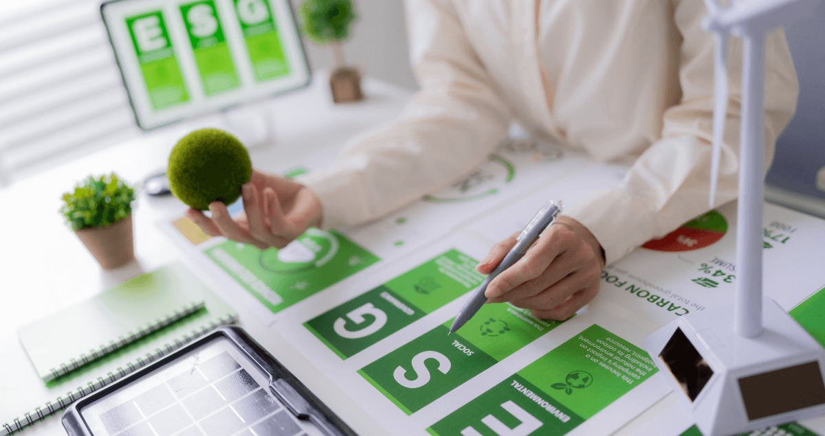 دورة حوكمة بيانات الذكاء الاصطناعي في التأمين